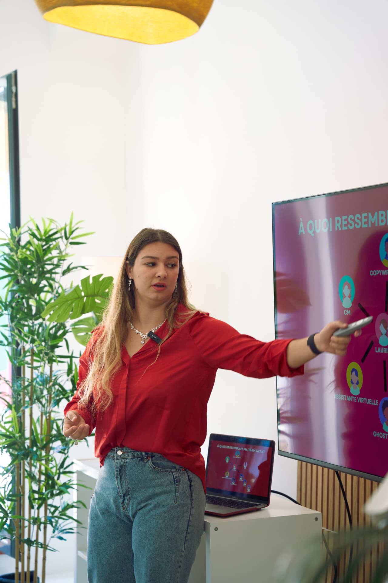 Speaker presenting a masterclass in the Kreators Hub in Alfama